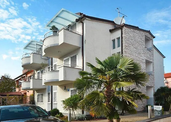 Rovinj Seaside Apartment With Balcony *
