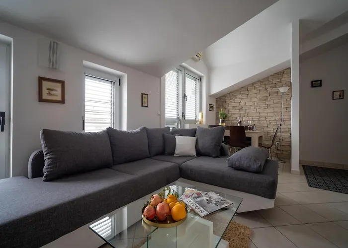 Rovinj Seaside Apartment With Balcony Apartamento