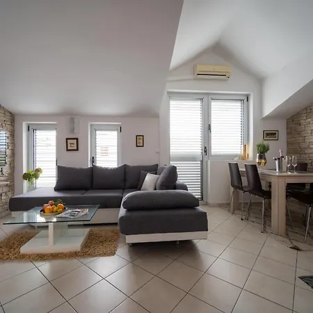 Seaside With Balcony Appartement Rovinj